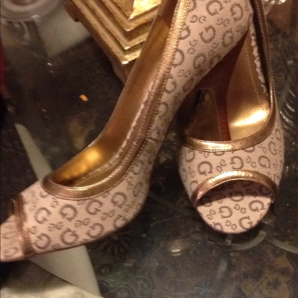 GUESS Shoe You will love being seen in these ♥️
